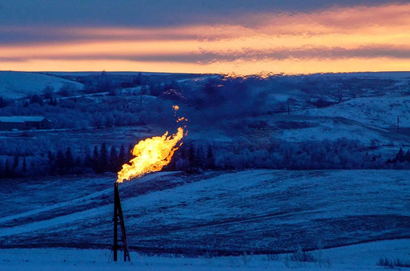 Российские производители нефти пытаются сдержать сжигание попутного газа