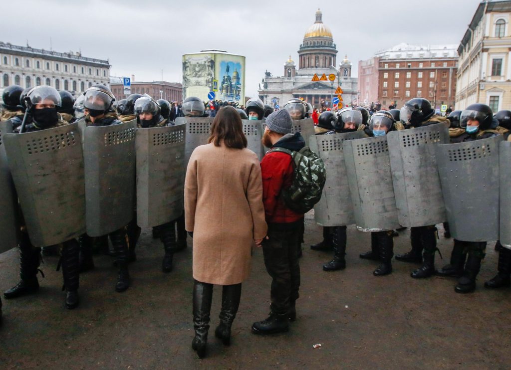 Америка должна возглавить международный ответ на кризис с правами человека в России