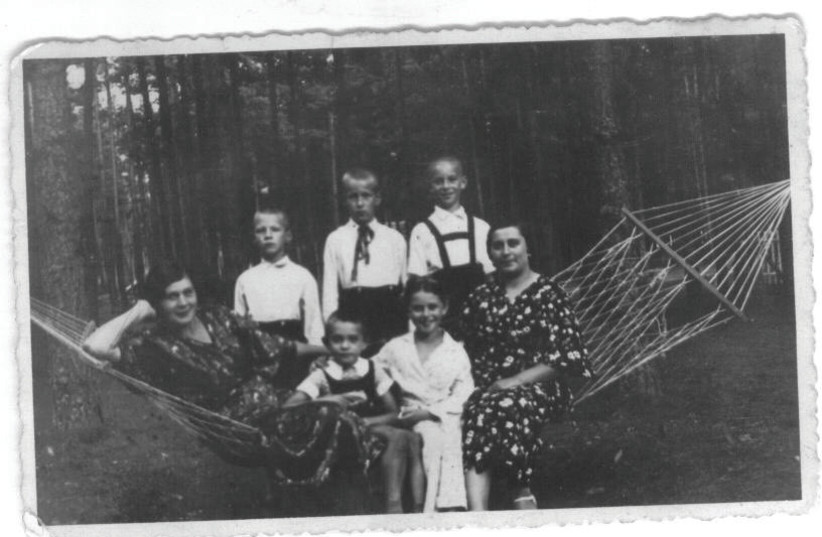     Семья Майовисов в Риге (фото предоставлено)