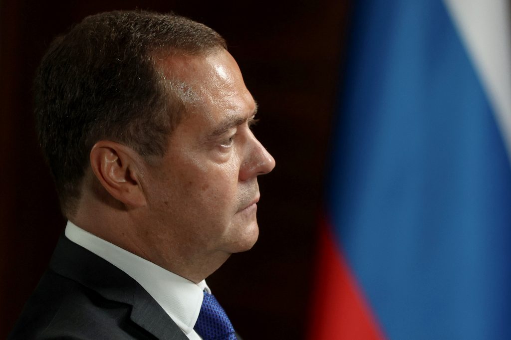 Медведев повторяет опасную одержимость Путина Украиной
