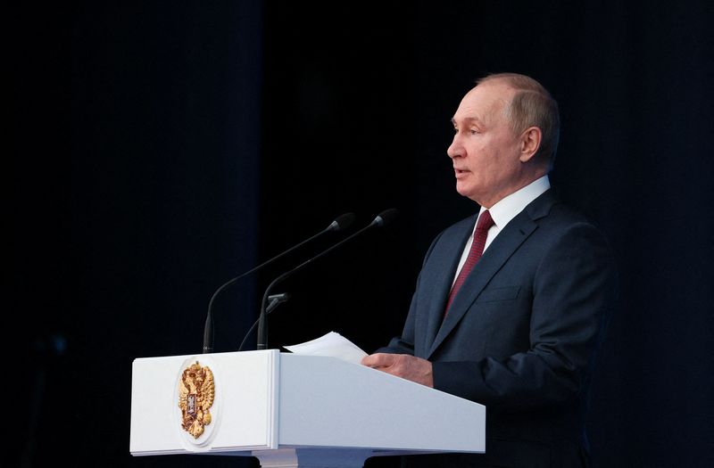 Путин призвал поднять пенсии выше уровня инфляции