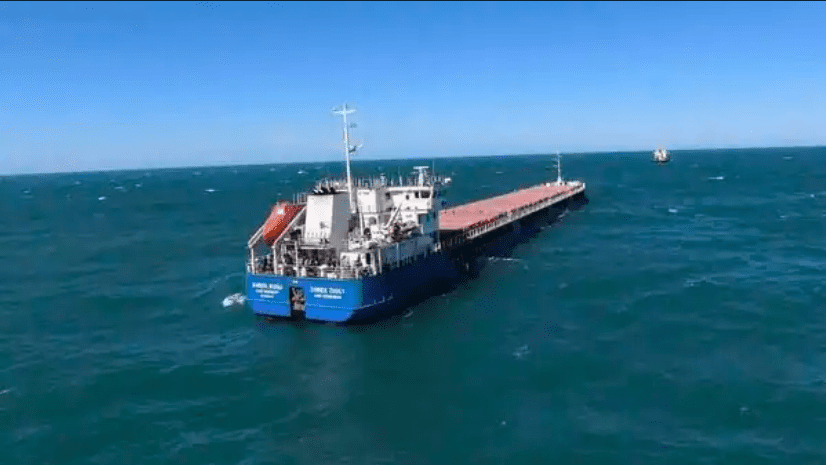 Индийское судно перевозило российскую нефть в Нью-Йорк, США в Индию.